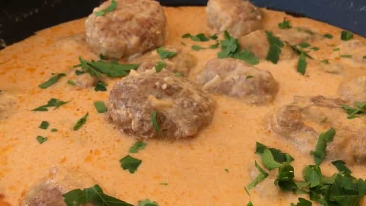 meatballs in tomato sour cream sauce ready