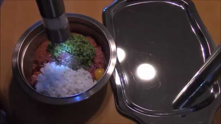 mix the ingredients for the meatballs