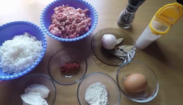 Cooking meatballs with gravy in a kindergarten
