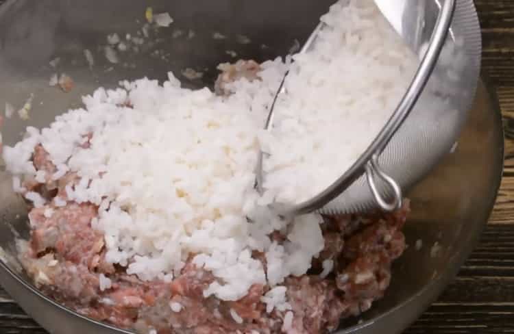 Add rice to cook meatballs