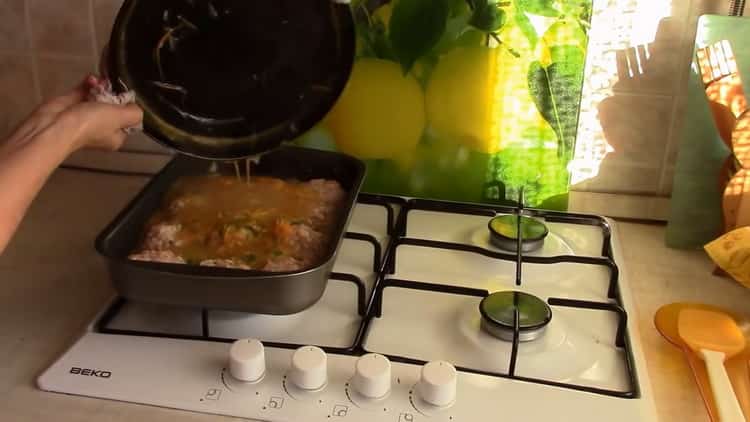 Add sauce to the meatballs