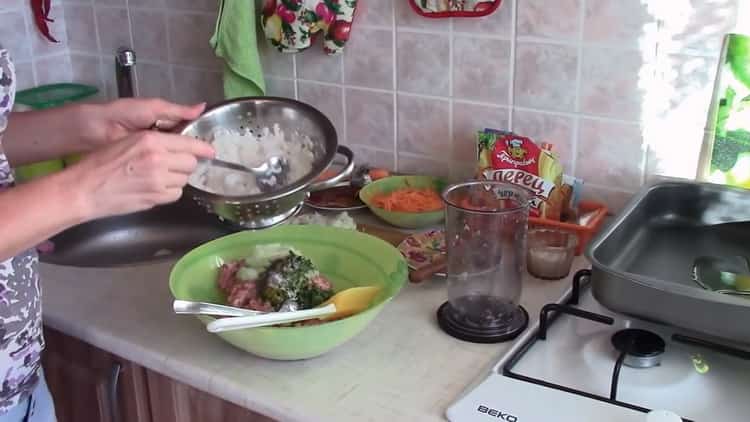 To mix the meatballs, mix the ingredients