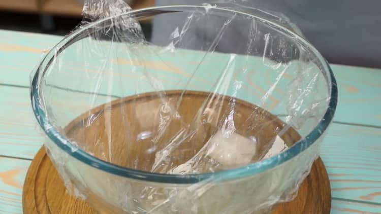 To prepare a jelly cake, prepare the dishes