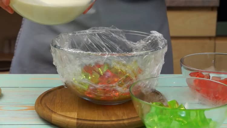 To make a cake, cut jelly