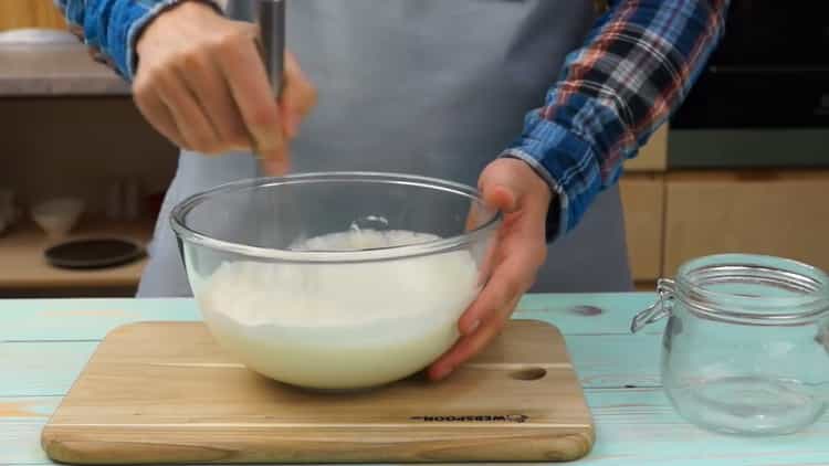 To make a jelly cake, prepare sour cream
