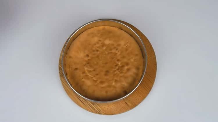 To prepare the cake, prepare the base