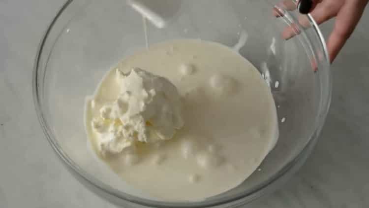 To make a cake, mix the ingredients for the cream