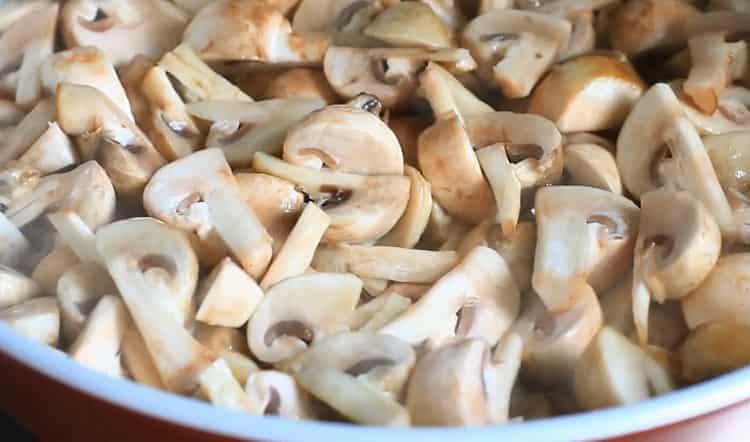 To cook, fry the mushrooms