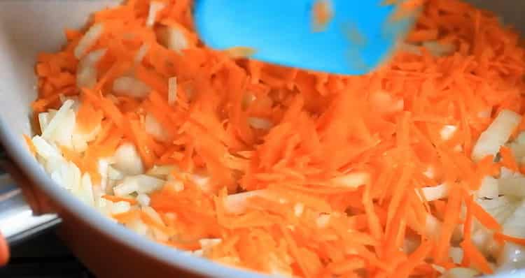 Fry vegetables for cooking