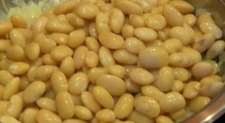 To cook beans, fry the ingredients