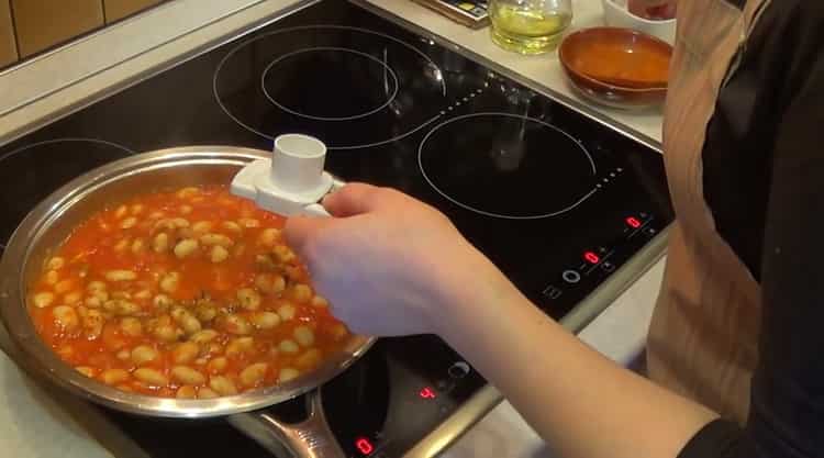 Add the garlic to cook the beans.