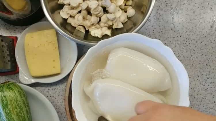 Prepare squid for cooking