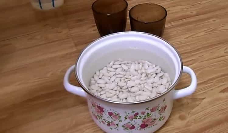 Cooking Bean Stew with Meat