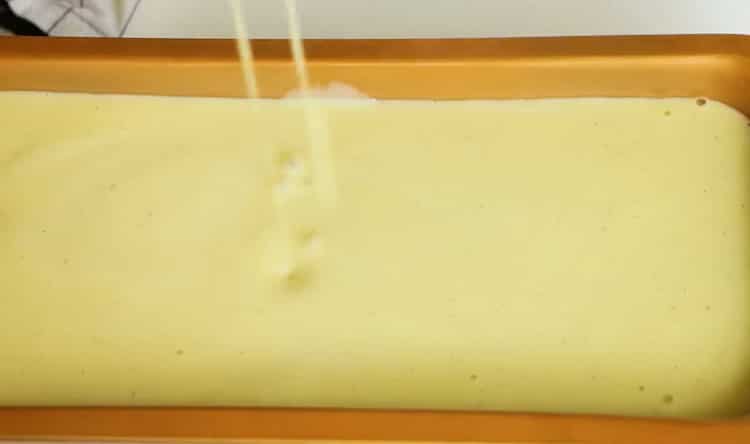 Pour the ice cream into the mold