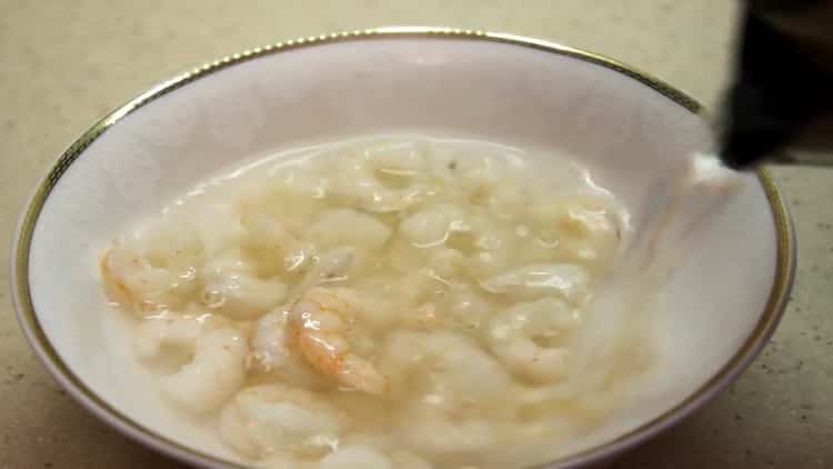 How to cook funchose with shrimp and vegetables