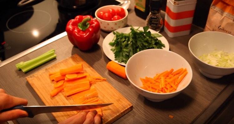 Cut the carrots into strips.