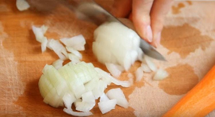 Finely chop the onion.