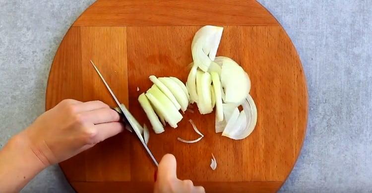 Onions cut into half rings.