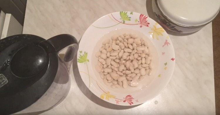 Beans must be washed and pre-soaked before cooking.