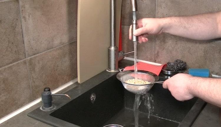 Rinse the pearl barley thoroughly.