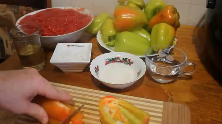 To prepare lecho, prepare the ingredients