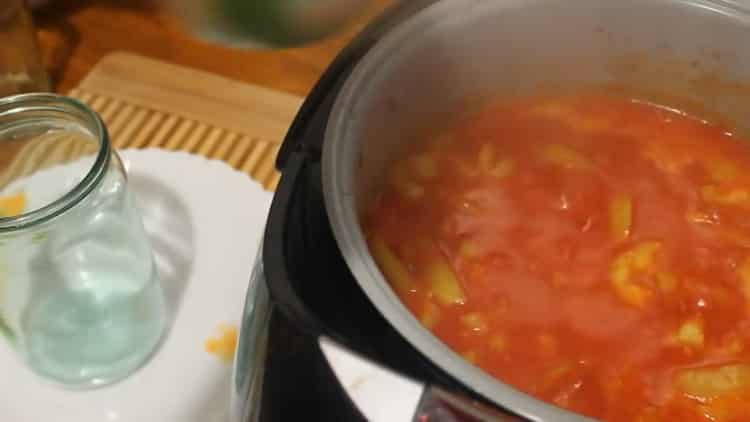 For cooking lecho prepare the dishes