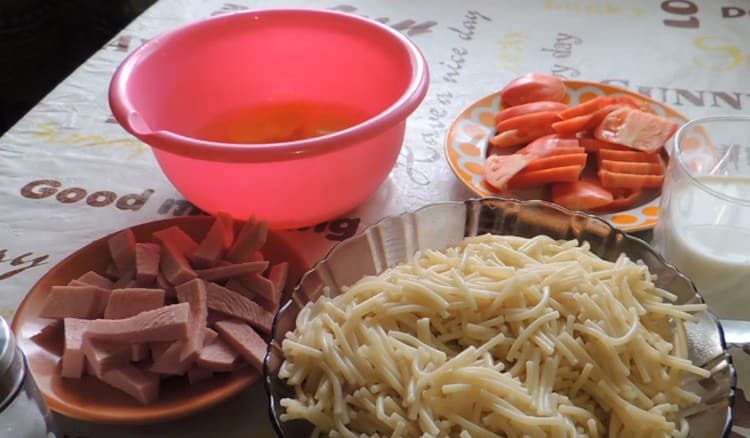 We also cut the sausage and tomatoes into pieces.