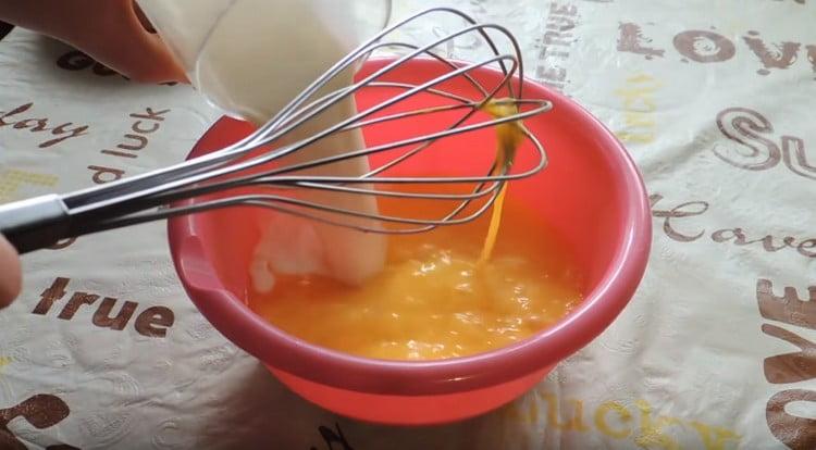 Add milk to the egg mass and whisk again.