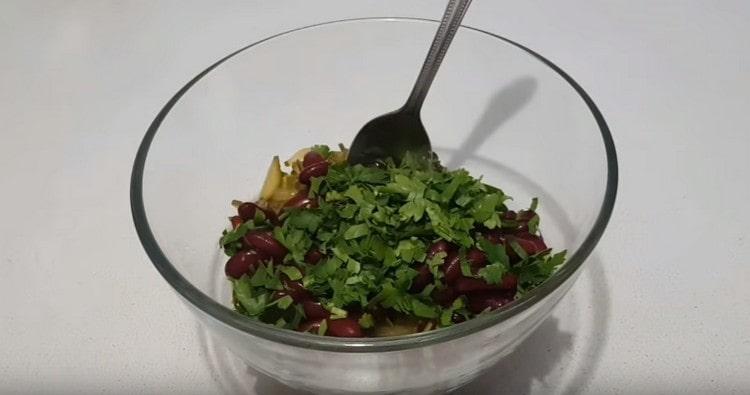 Add beans, chopped greens to the mushrooms.
