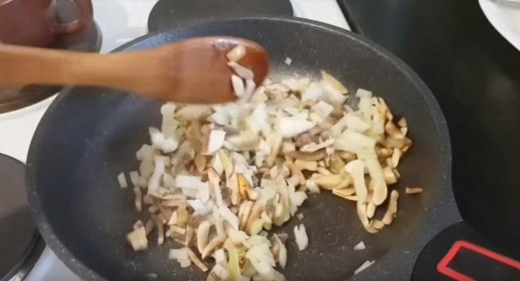 Add the onions to the pan to the mushrooms.