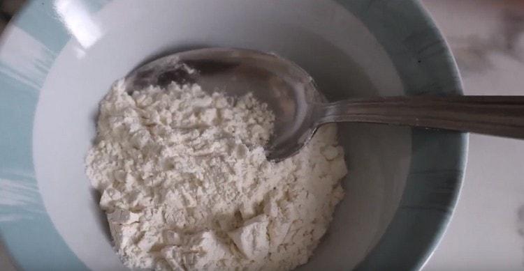 The flour must first be fried.