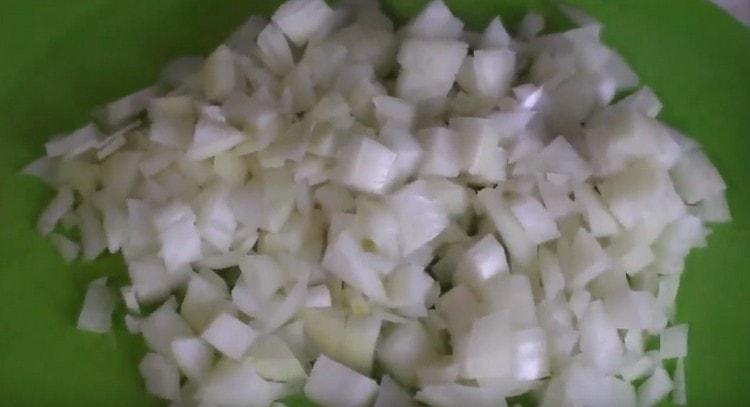 Finely chop the onion.