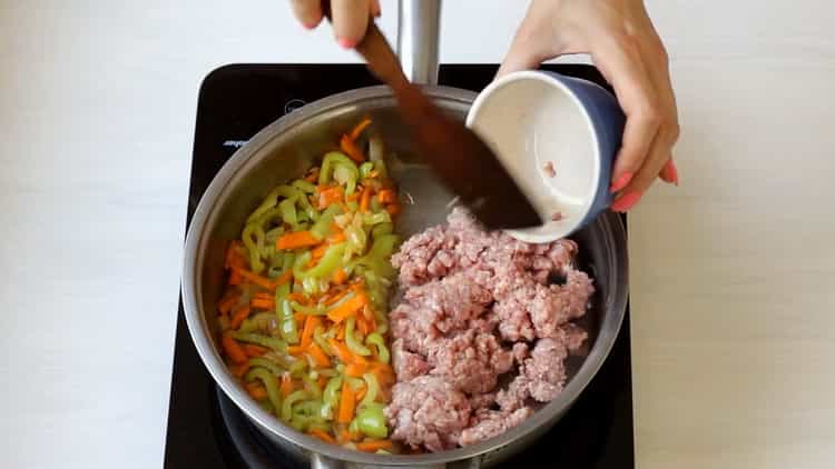 To cook, fry the minced meat