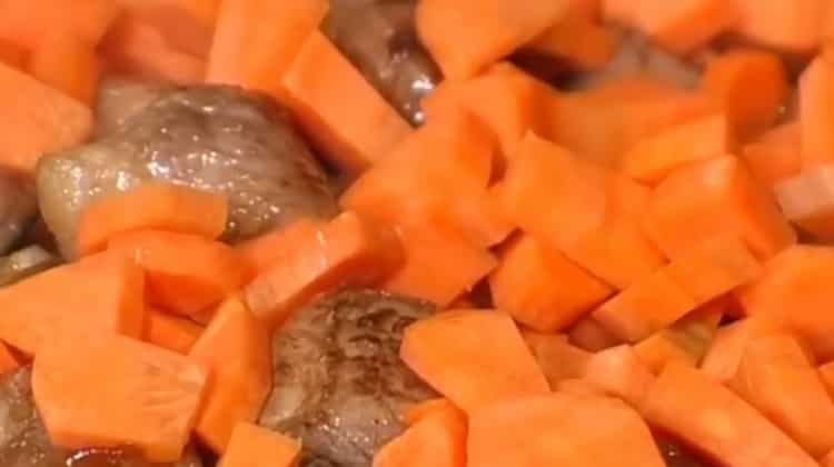 To make buckwheat, fry the carrots