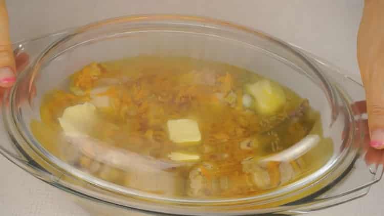 Mix the ingredients to cook.