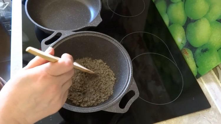 To cook, fry the minced meat