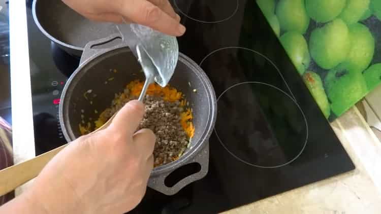 Mix the ingredients to cook.