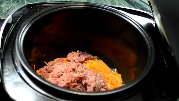 To make buckwheat, sauté minced meat