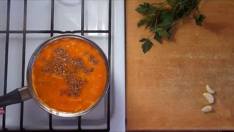 Combine the ingredients for cooking.