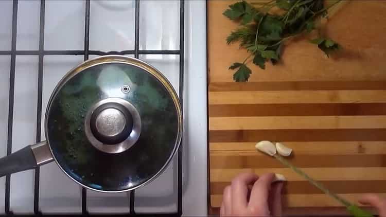 Cover the ingredients for cooking.