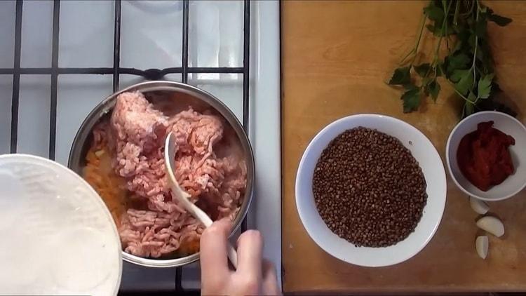 To cook, fry the minced meat