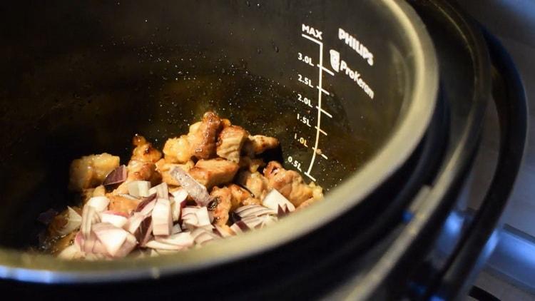 Toast, fry the ingredients