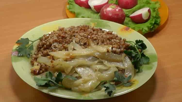 loose buckwheat porridge is ready