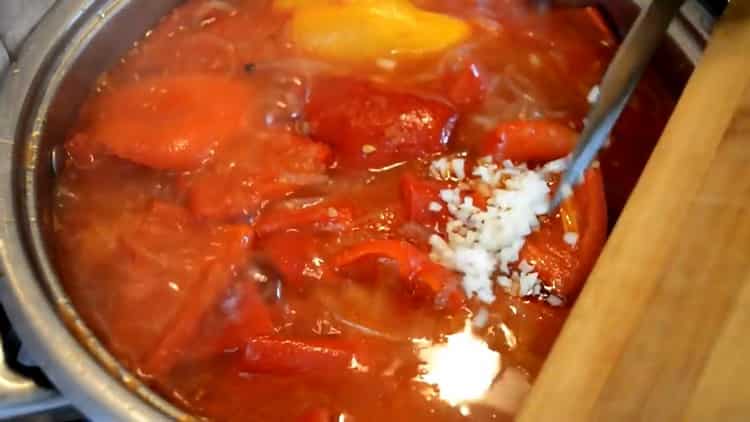 Add garlic for cooking lecho