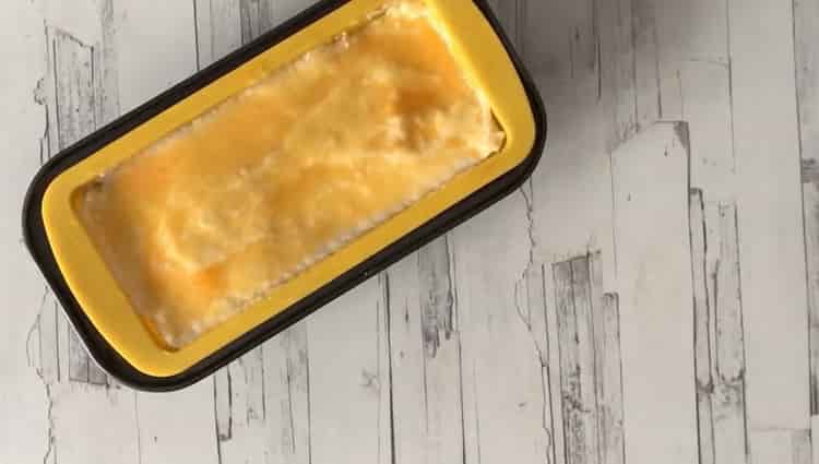 To make pudding, grease the yolk with yolk