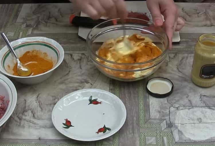 Mix the ingredients to make the sauce.