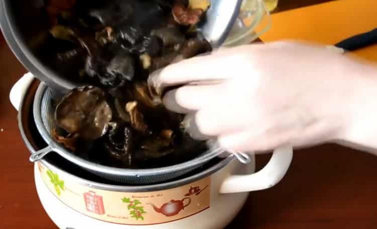 Prepare the ingredients for the soup.