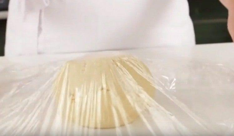 Knead the dough, wrap it in cling film and put in the refrigerator.