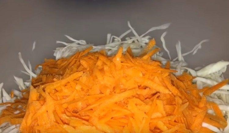 Shred the cabbage and grate the carrots.