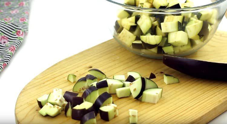 Cut the eggplant into pieces.